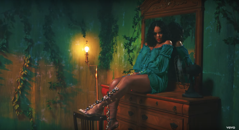 Rihanna y Manolo Blahnik y sus 4 poderosas sandalias