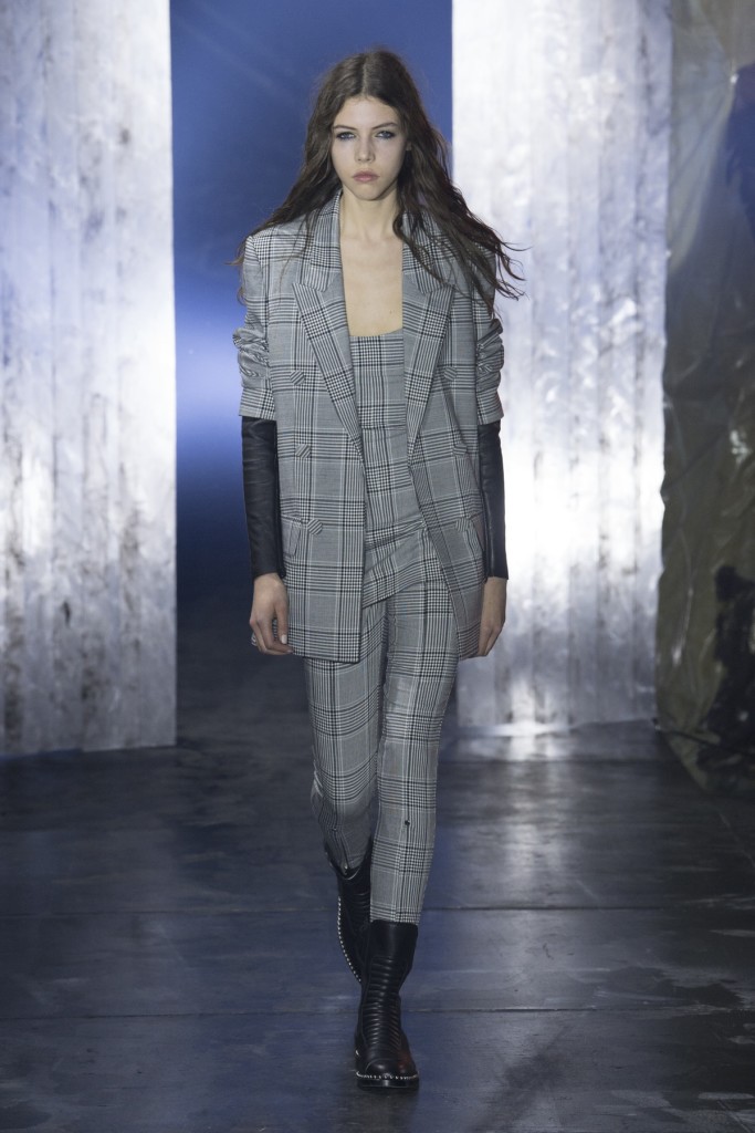ALEXANDER-WANG-AW17-CARA-DELEVINGNE-RUNWAY