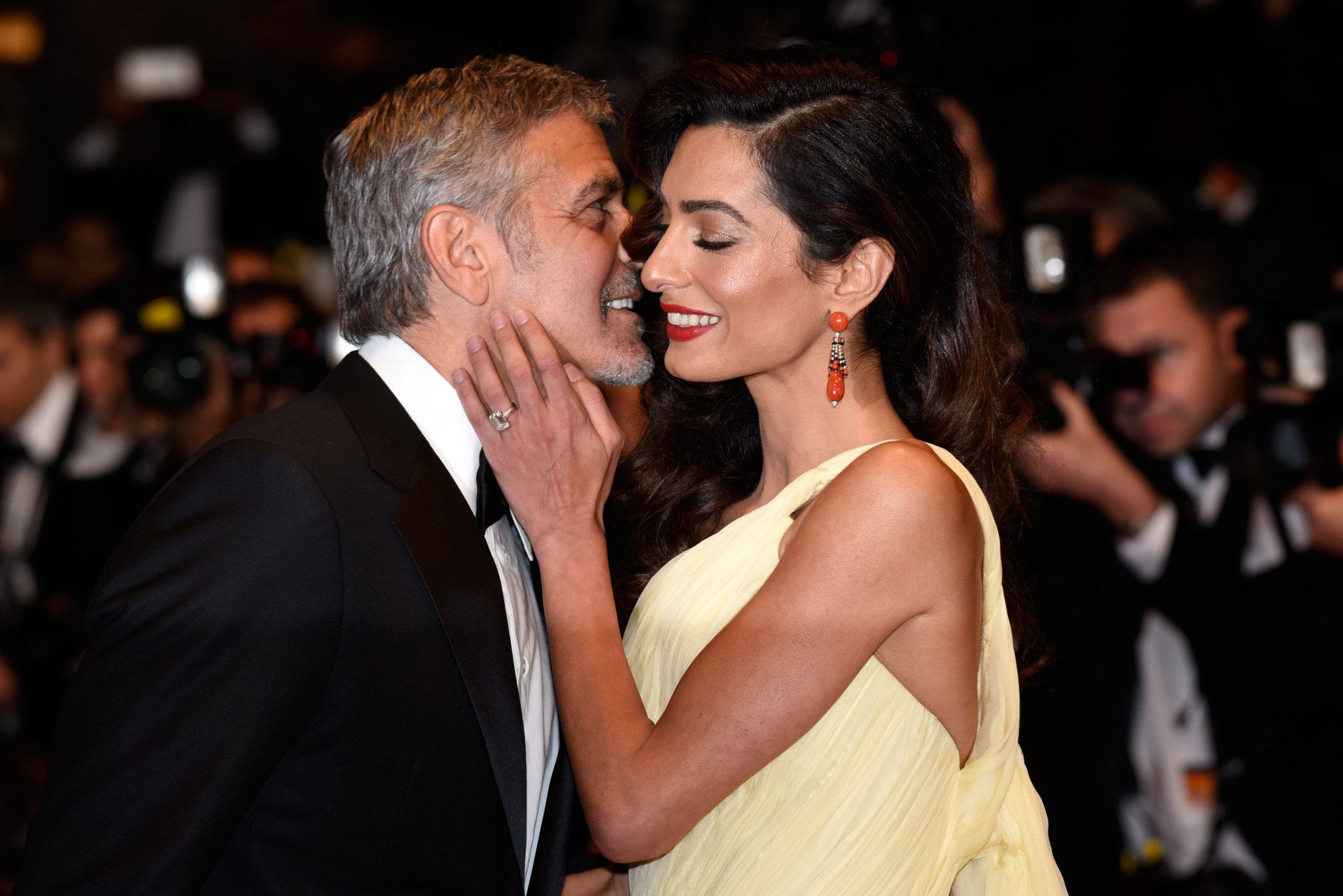 George y Amal clooney y su vida como papás