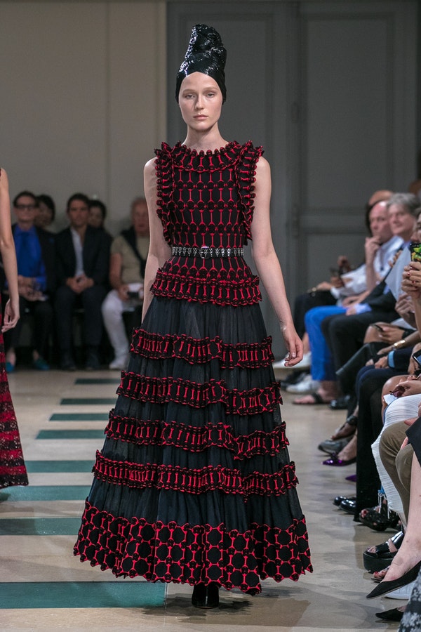 SOMBREROS HAUTE COUTURE FW17 AZZEDINE ALAIA