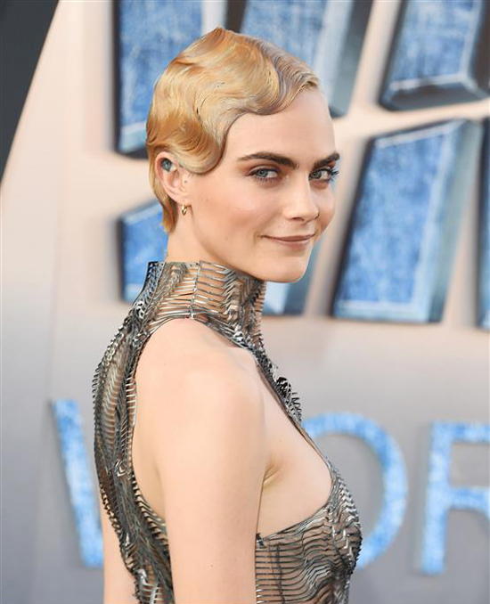 IRIS VAN HERPEN VALERIAN BEAUTY LOOK CARA DELEVINGNE