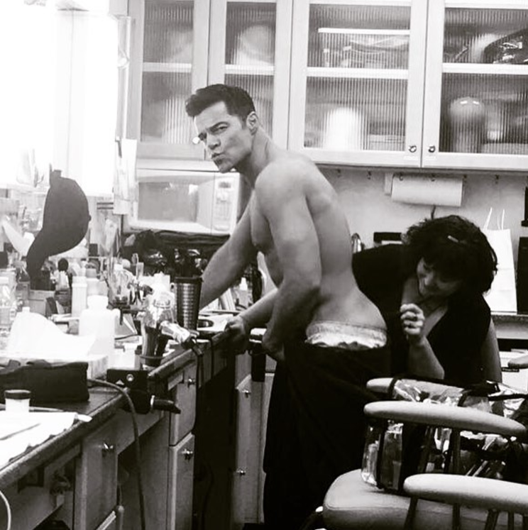 RICKY MARTIN SET AMERICAN CRIME STORY 2