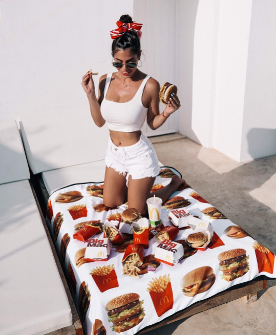 Mc Donald’s lanza colección de ropa para Uber Eats Mc Donald’s lanza colección de ropa para Uber Eats