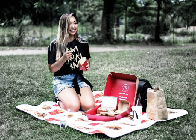 Mc Donald’s lanza colección de ropa para Uber Eats Mc Donald’s lanza colección de ropa para Uber Eats
