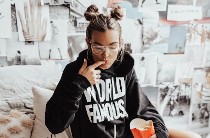 Mc Donald’s lanza colección de ropa para Uber Eats