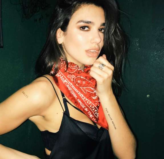 DUA LIPA GET THE LOOK BANDANA 1