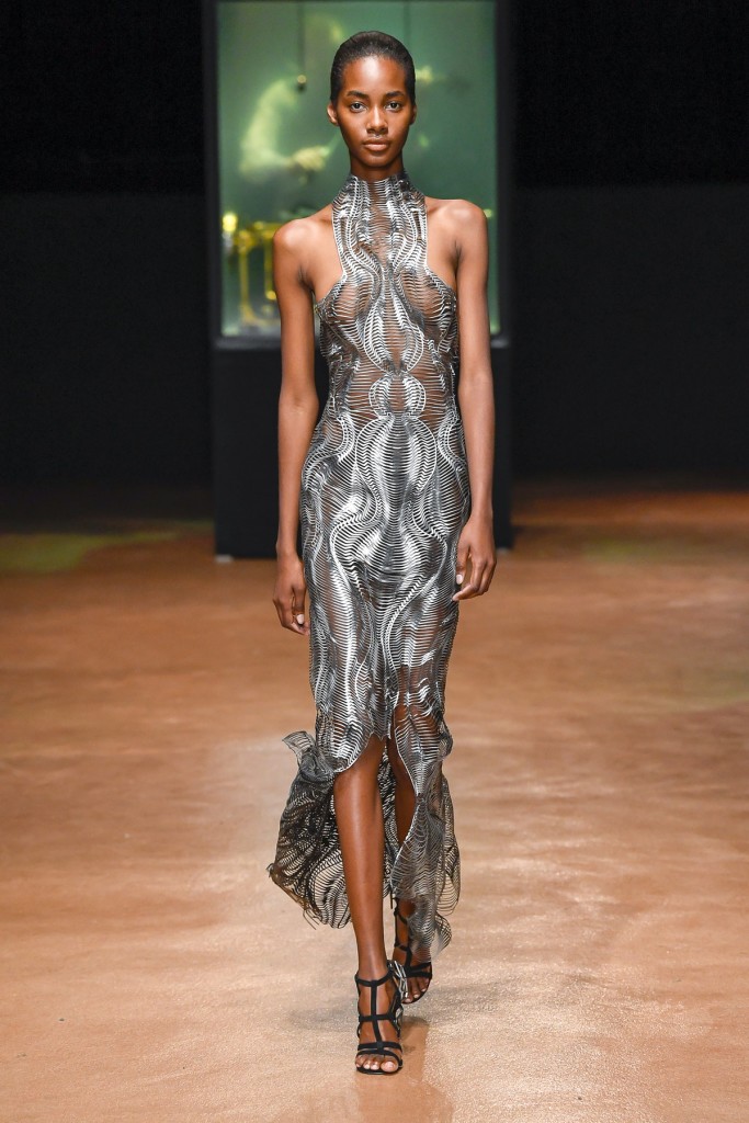 IRIS VAN HERPEN AW17 LOOK