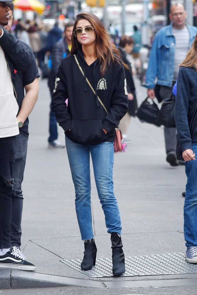 SELENA GOMEZ MINI PIERCE BAG FIN DE SEMANA