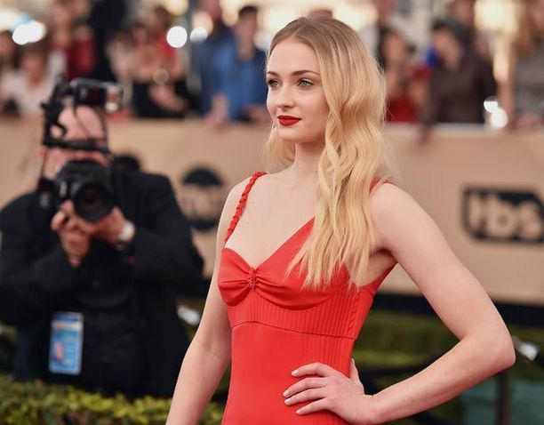 GAME OF THRONES SOPHIE TURNER GRAZIA UK DESTACADA