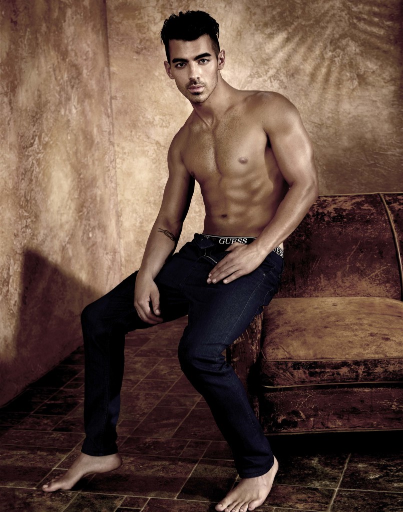 JOE-JONAS-GUESS-GRAZIA-A