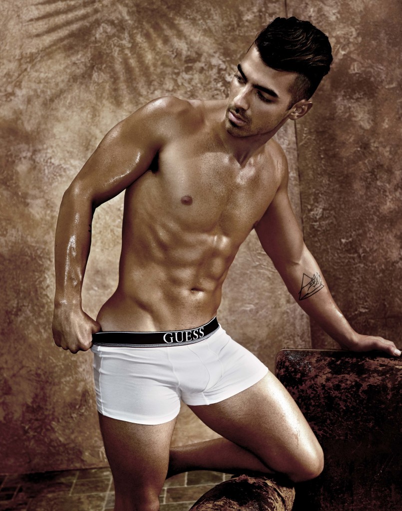 JOE-JONAS-GUESS-GRAZIA-B