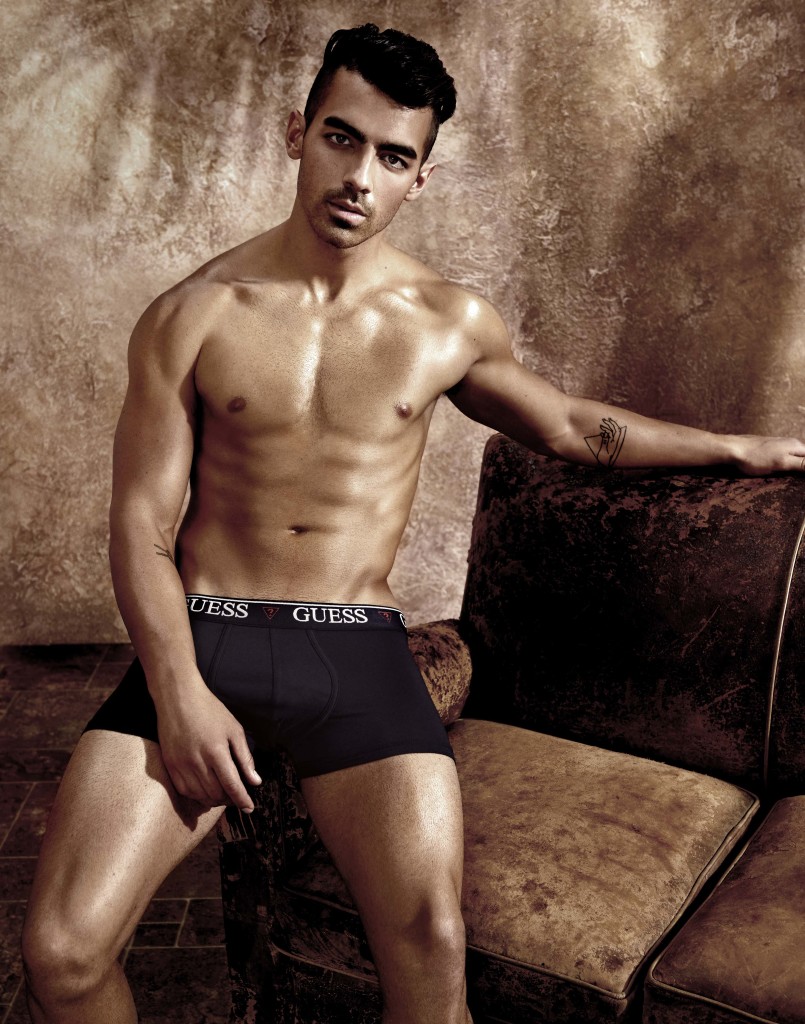 JOE-JONAS-GUESS-GRAZIA-C