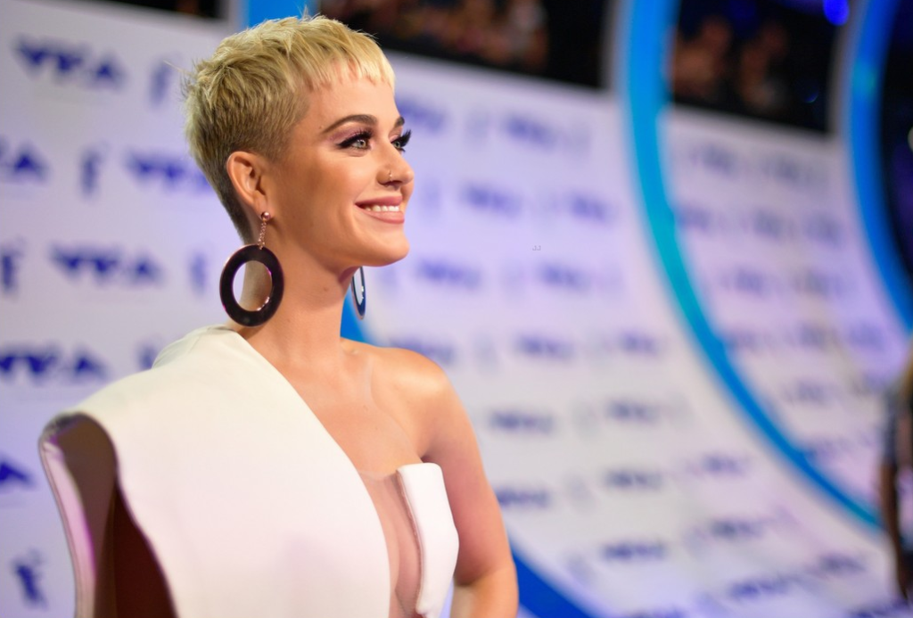 KATY-PERRY-VMAS-2017-BEAUTY-DESTACADA
