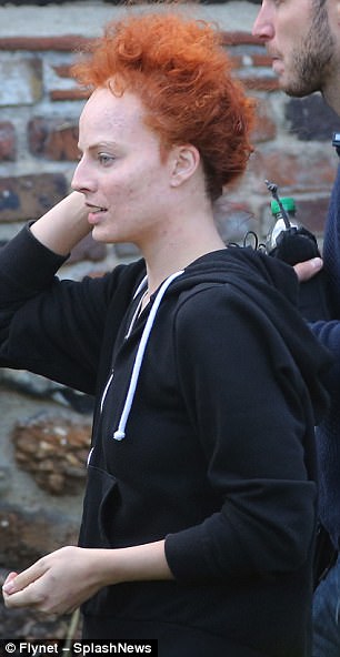 MARGOT-ROBBIE-ELIZABETH-2