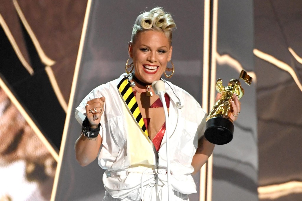 PINK-VMAS-2017-SPEECH-DESTACADA