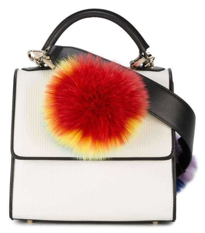 Pom poms y puff: 6 piezas que necesitas esta temporada