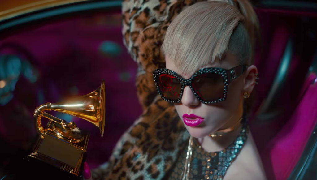 TAYLOR-SWIFT-MEAN-GIRLS-PEACHES-1