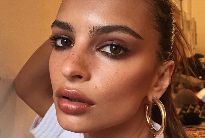 EMILY-RATAJKOWSKI-HUNG-DESTACADA