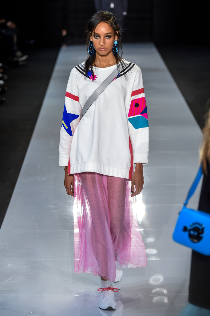 Versus Versace y Emporio Armani toman LFW