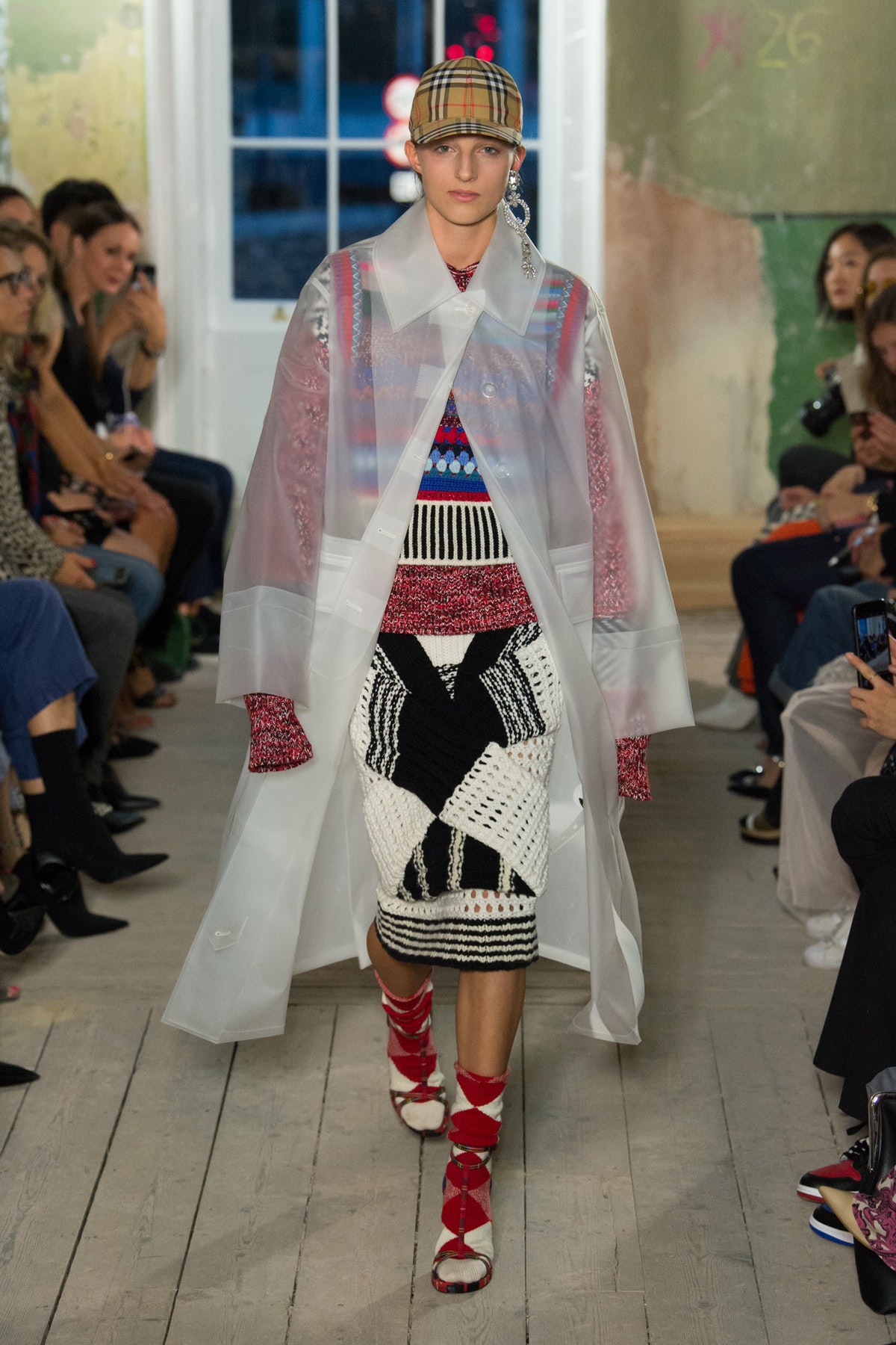 burberry_look_1_2017_aw
