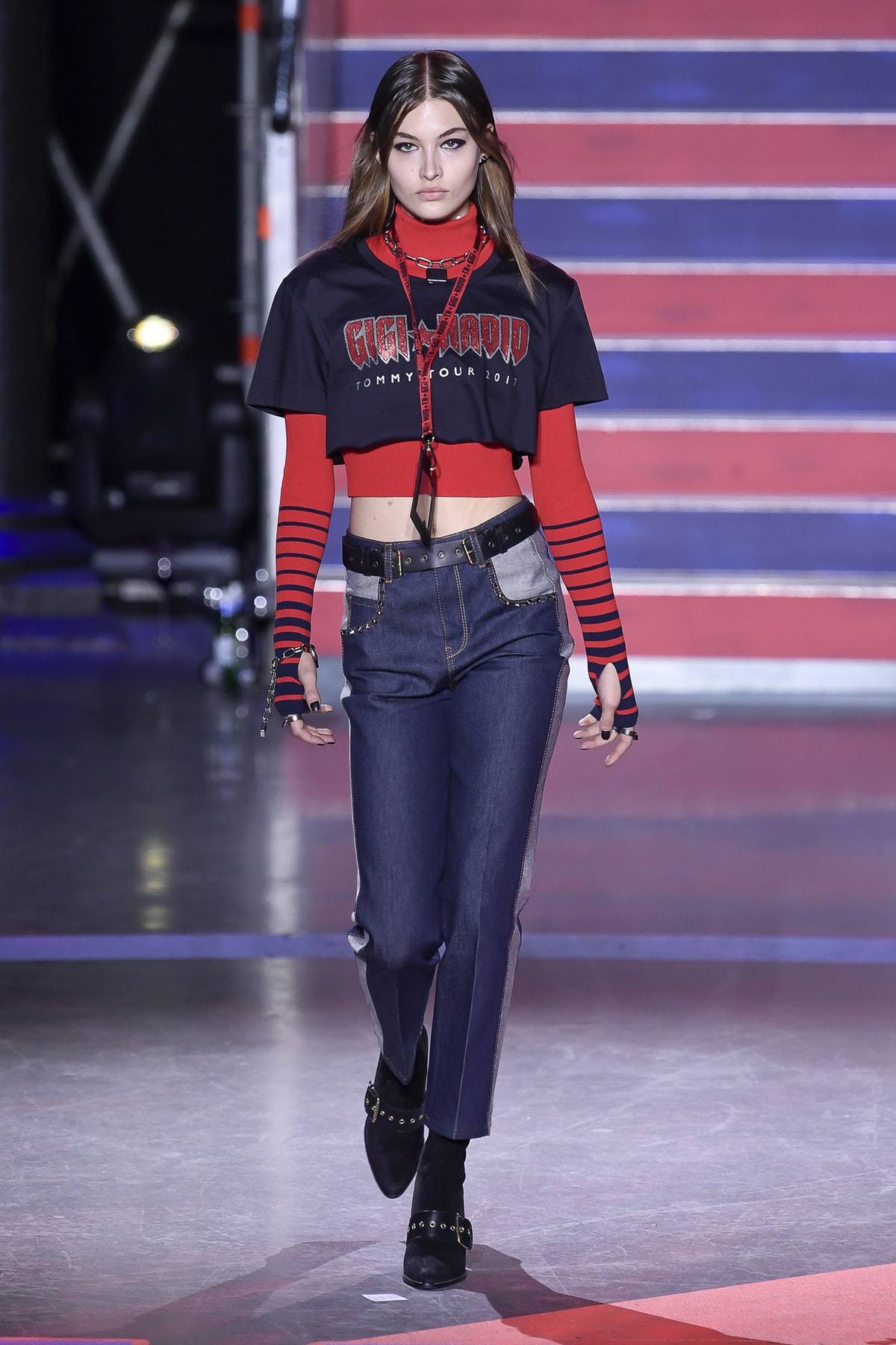 Tommy x Gigi: plaid, cuero y rock & roll