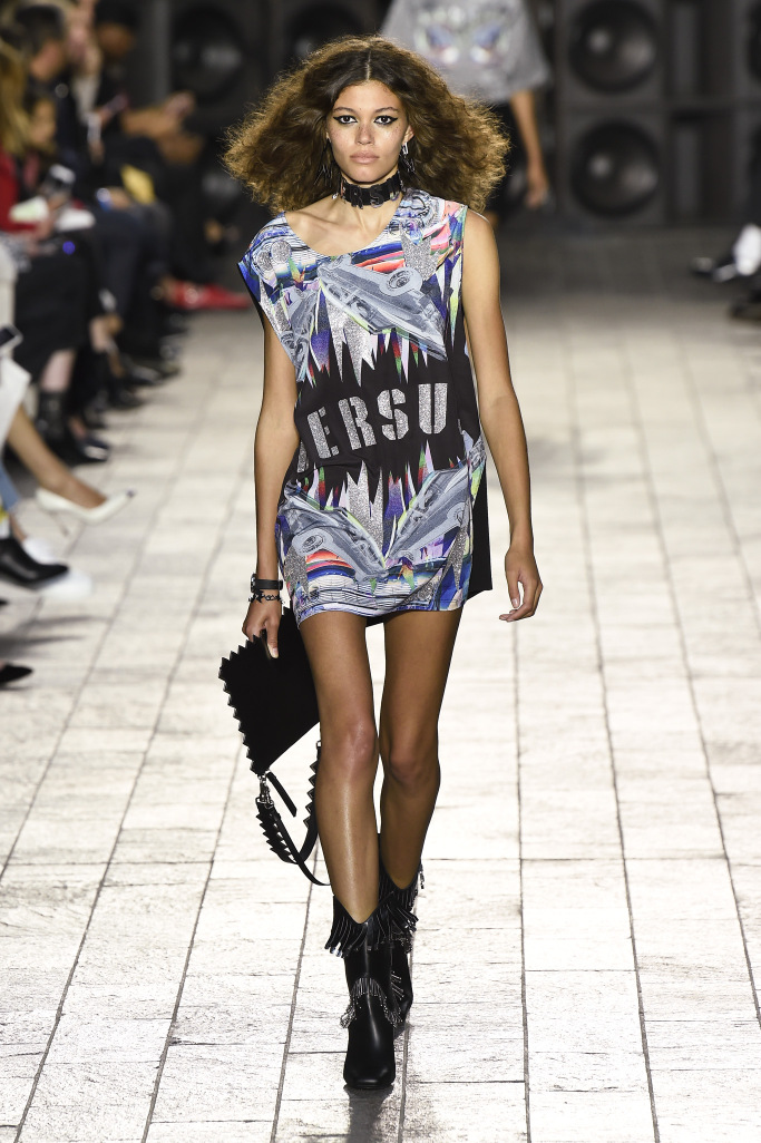 Versus Versace y Emporio Armani toman LFW