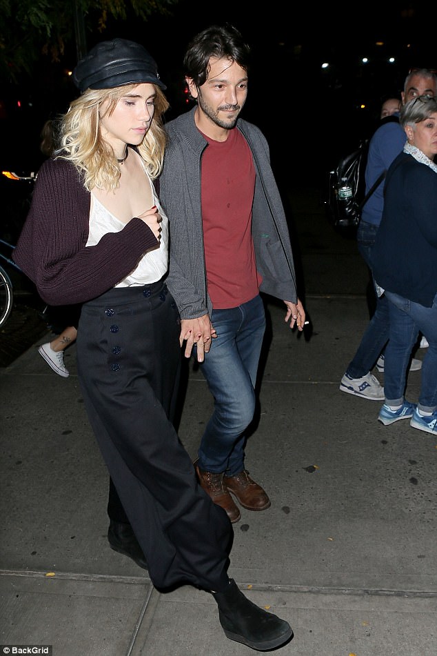 Diego Luna y Suki Waterhouse van muy en serio