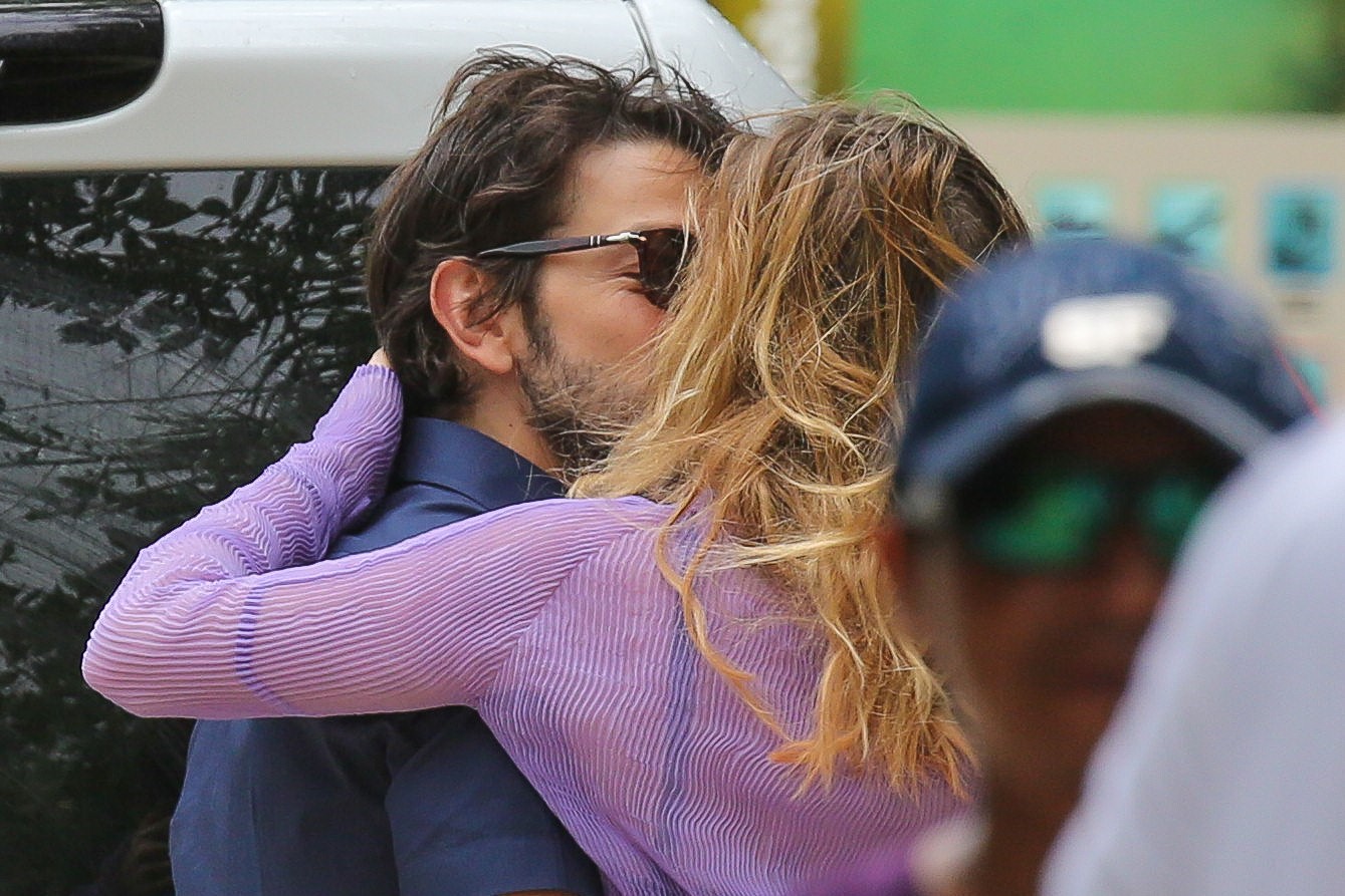 Diego Luna y Suki Waterhouse van muy en serio