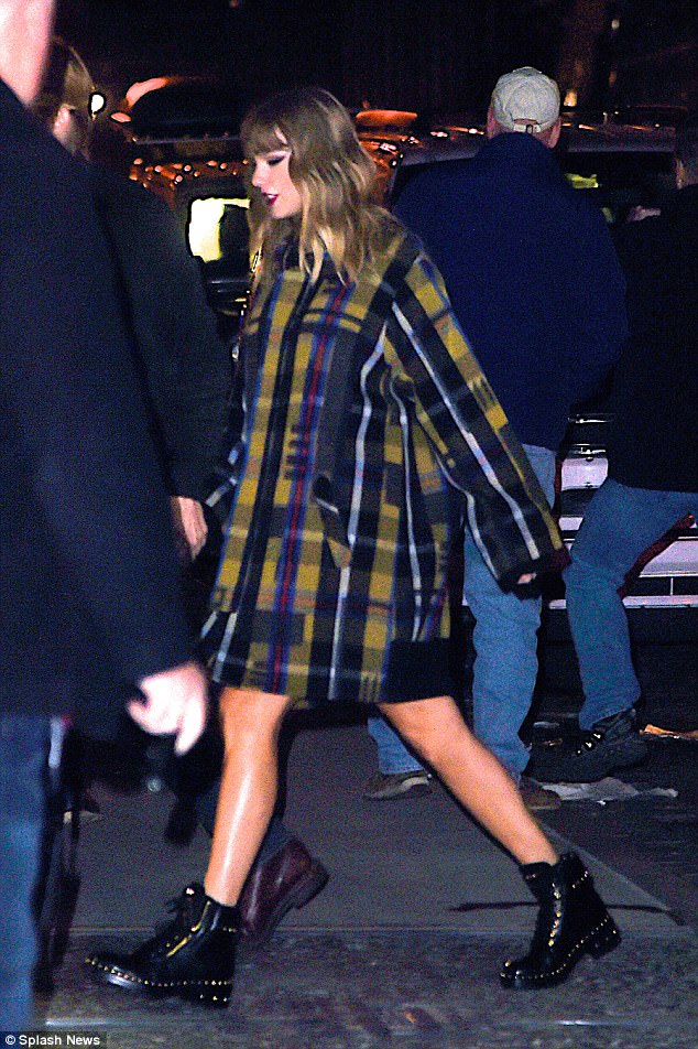 Taylor Swift es captada con su novio Joe Alwyn durante una salida en Nueva York