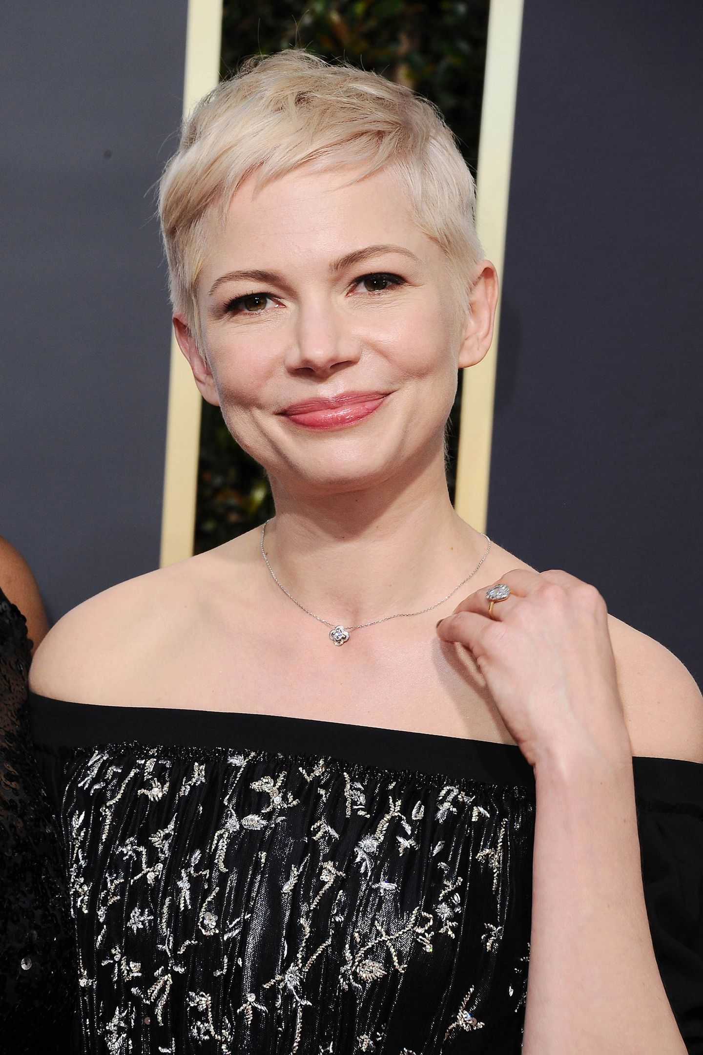 Michelle Williams: Nude & Bold Lips: El Beauty Look de los Golden Globes 2018
