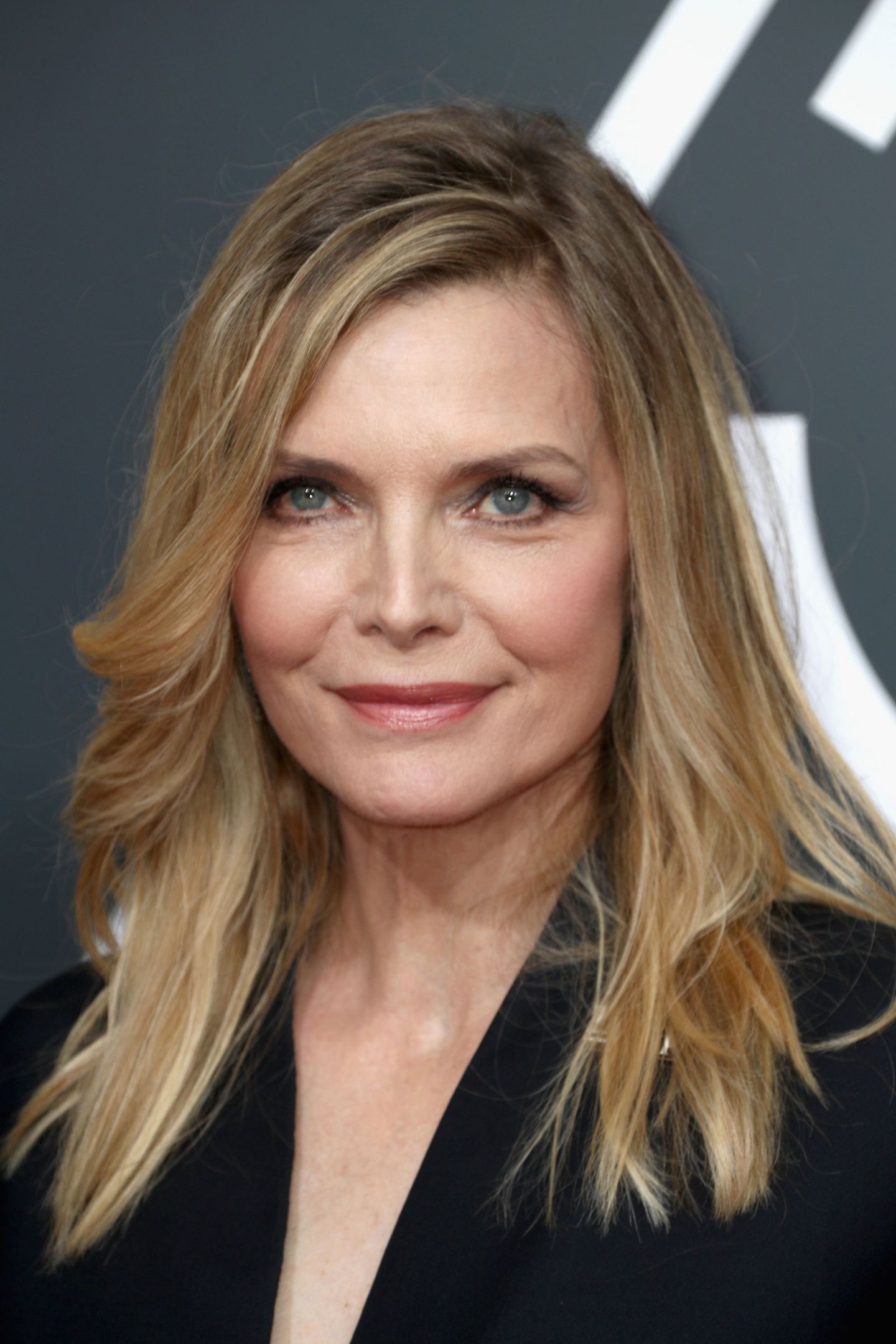 Michelle Pfeiffer: Nude & Bold Lips: El Beauty Look de los Golden Globes 2018