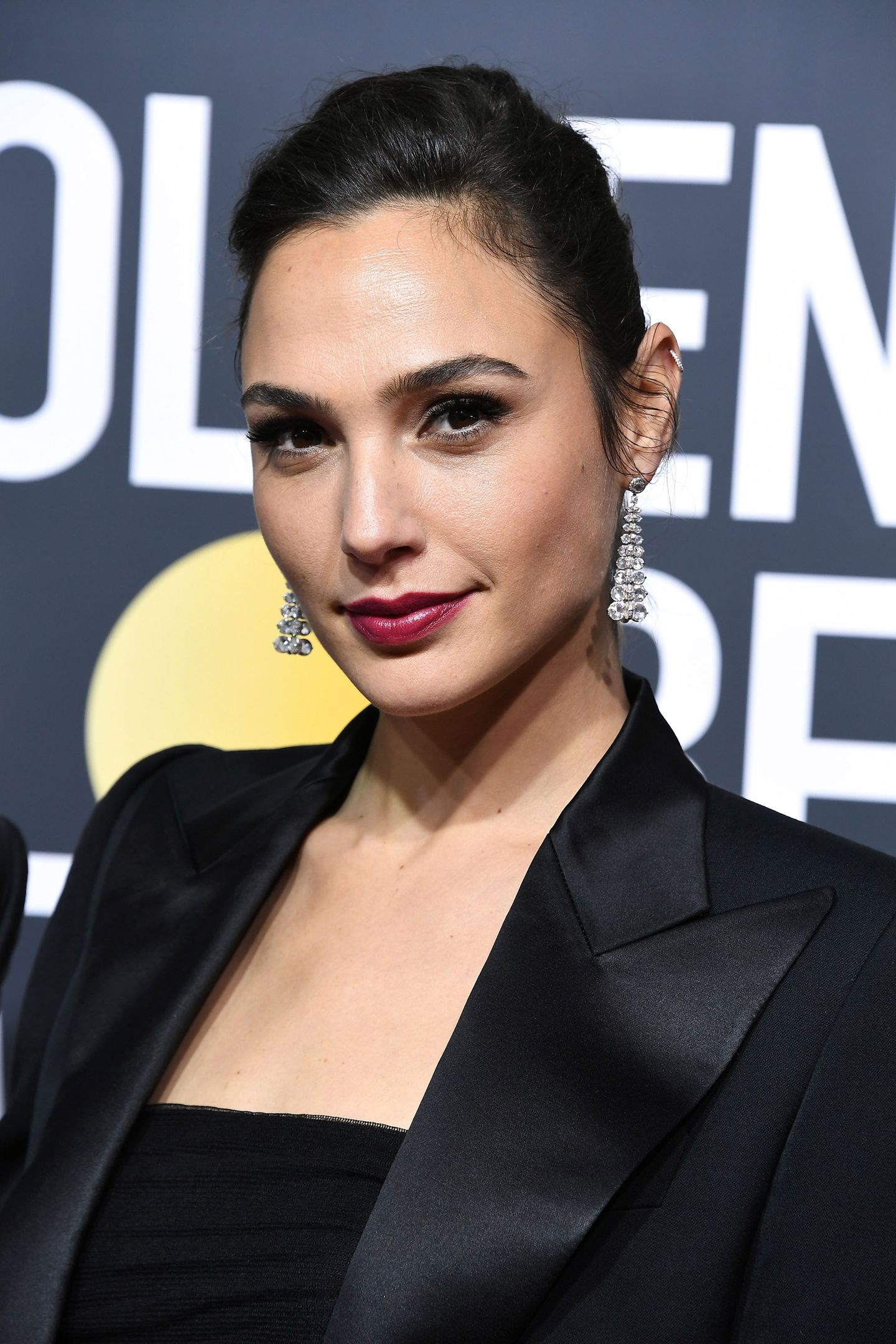 Gal Gadot: Nude & Bold Lips: El Beauty Look de los Golden Globes 2018