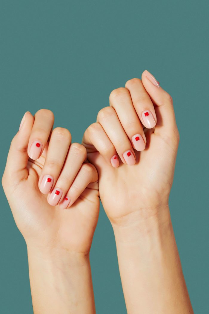 grazia-exclusive-madeline-poole-mani-pedi-espectacular-3