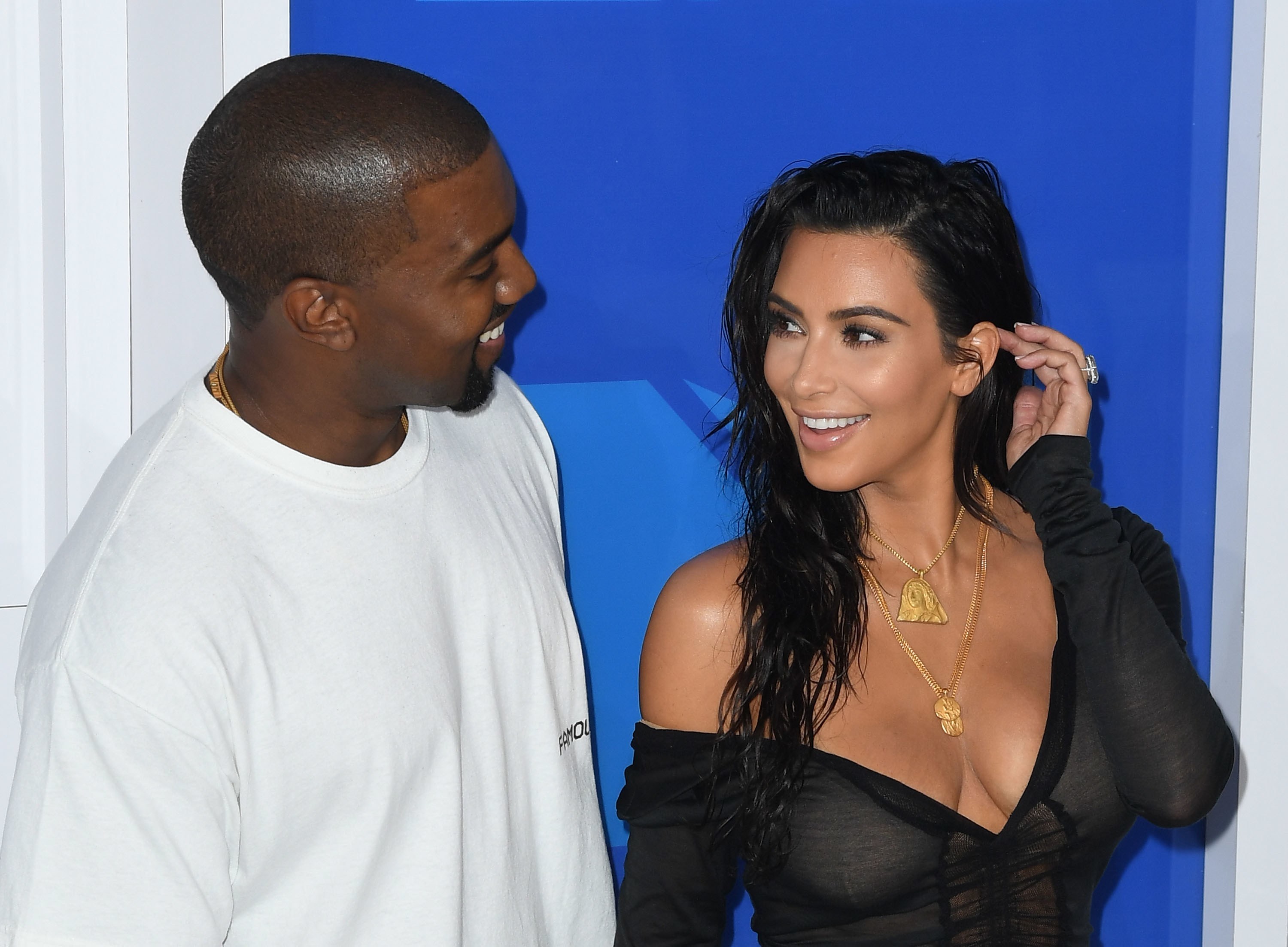 kim-kardashian-kanye-west-nombraron-tercera-hija-destacada
