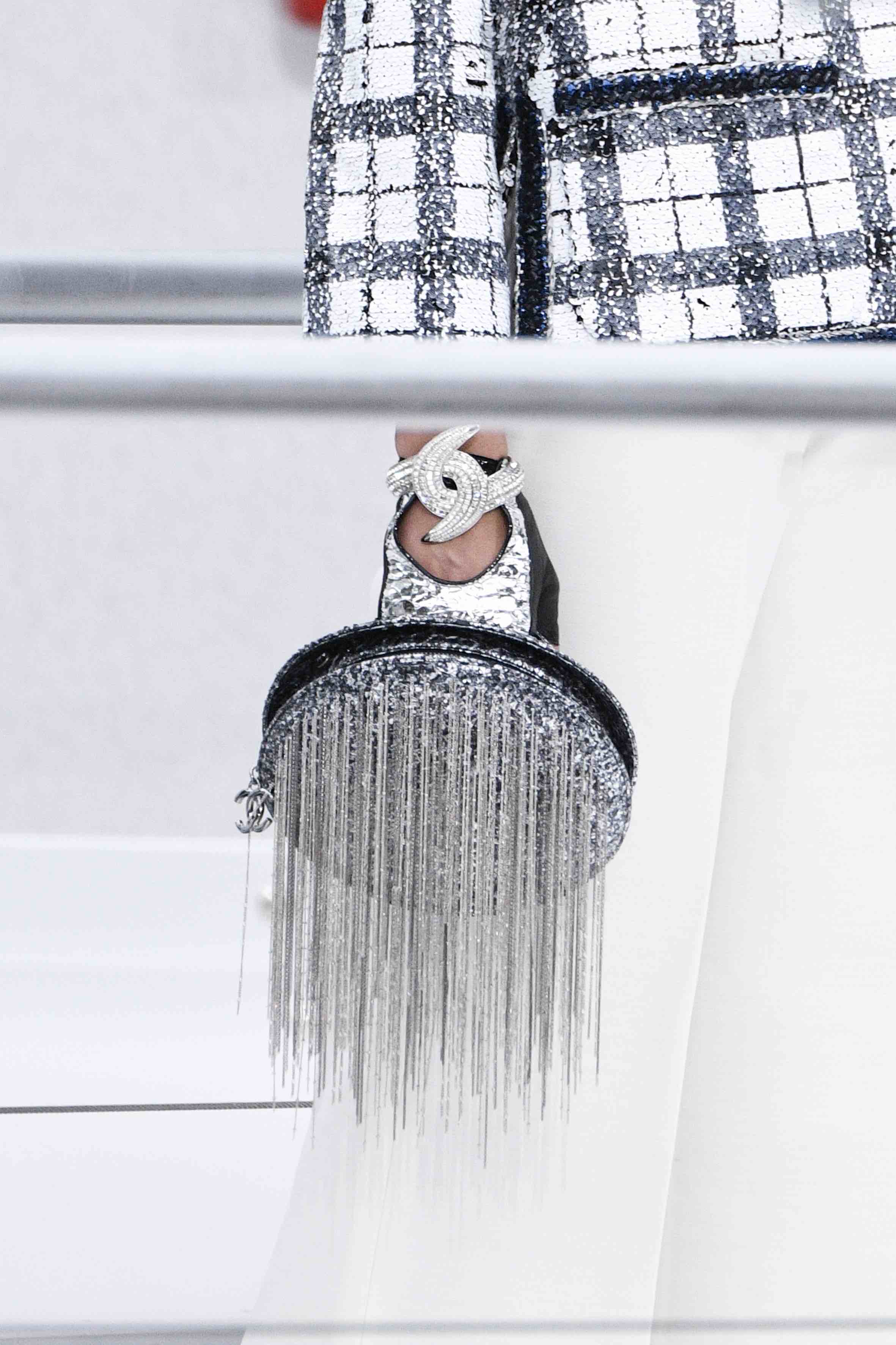 los-bolsos-iconicos-chanel-aw17-lluvia-estrellas