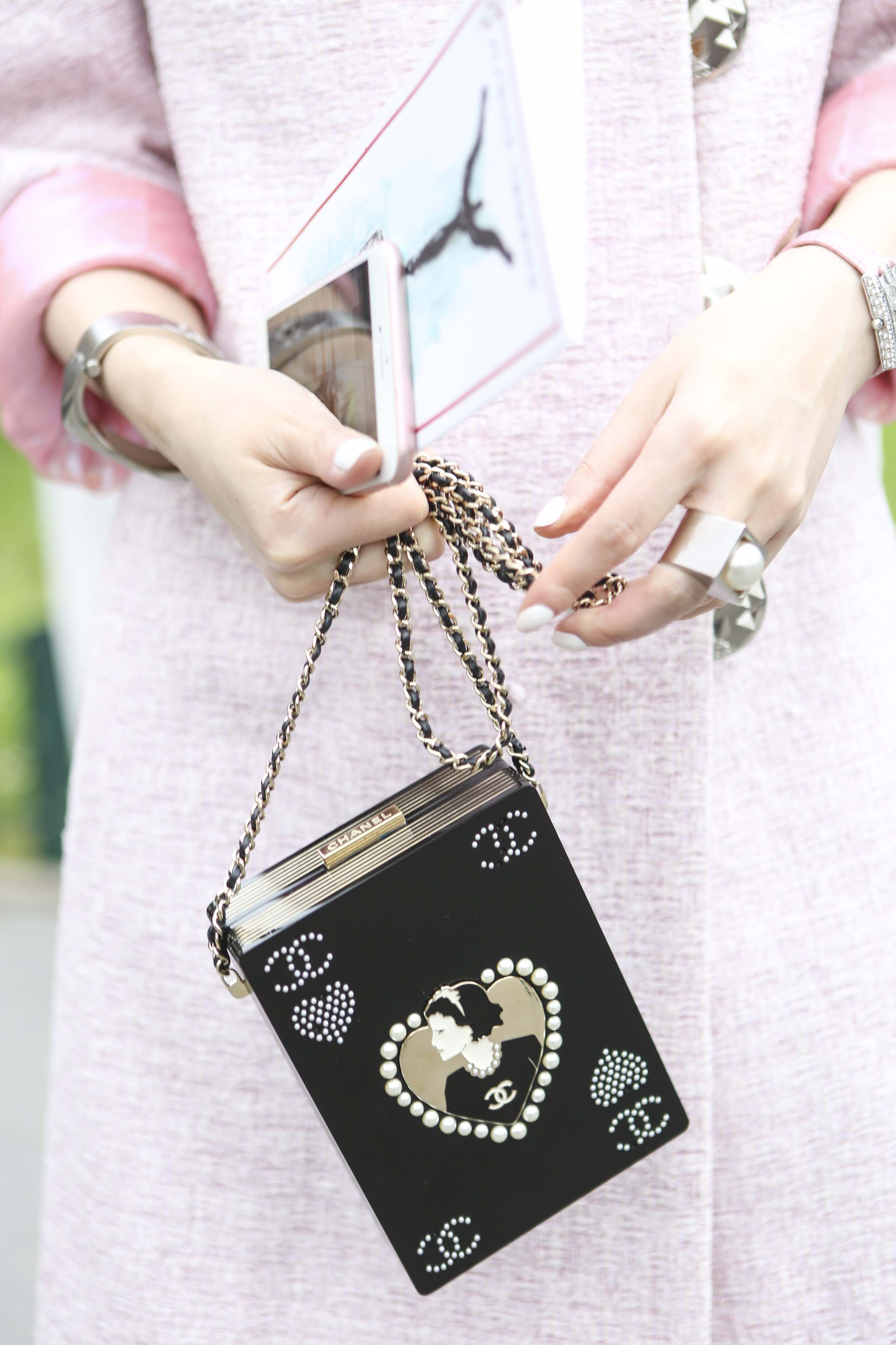 los-bolsos-iconicos-chanel-precollection-ss16-playing-card