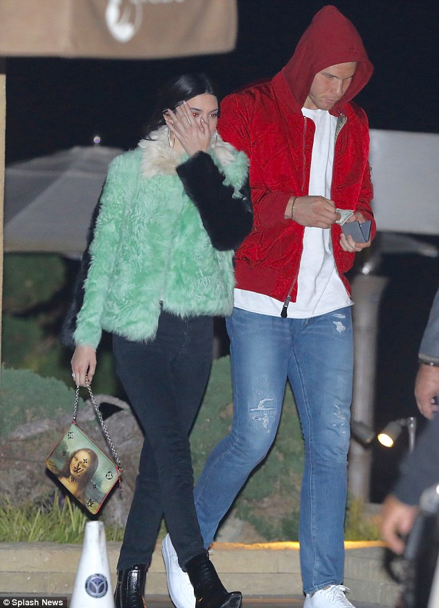 outfit-kendall-jenner-cita-blake-griffin-paparazzi
