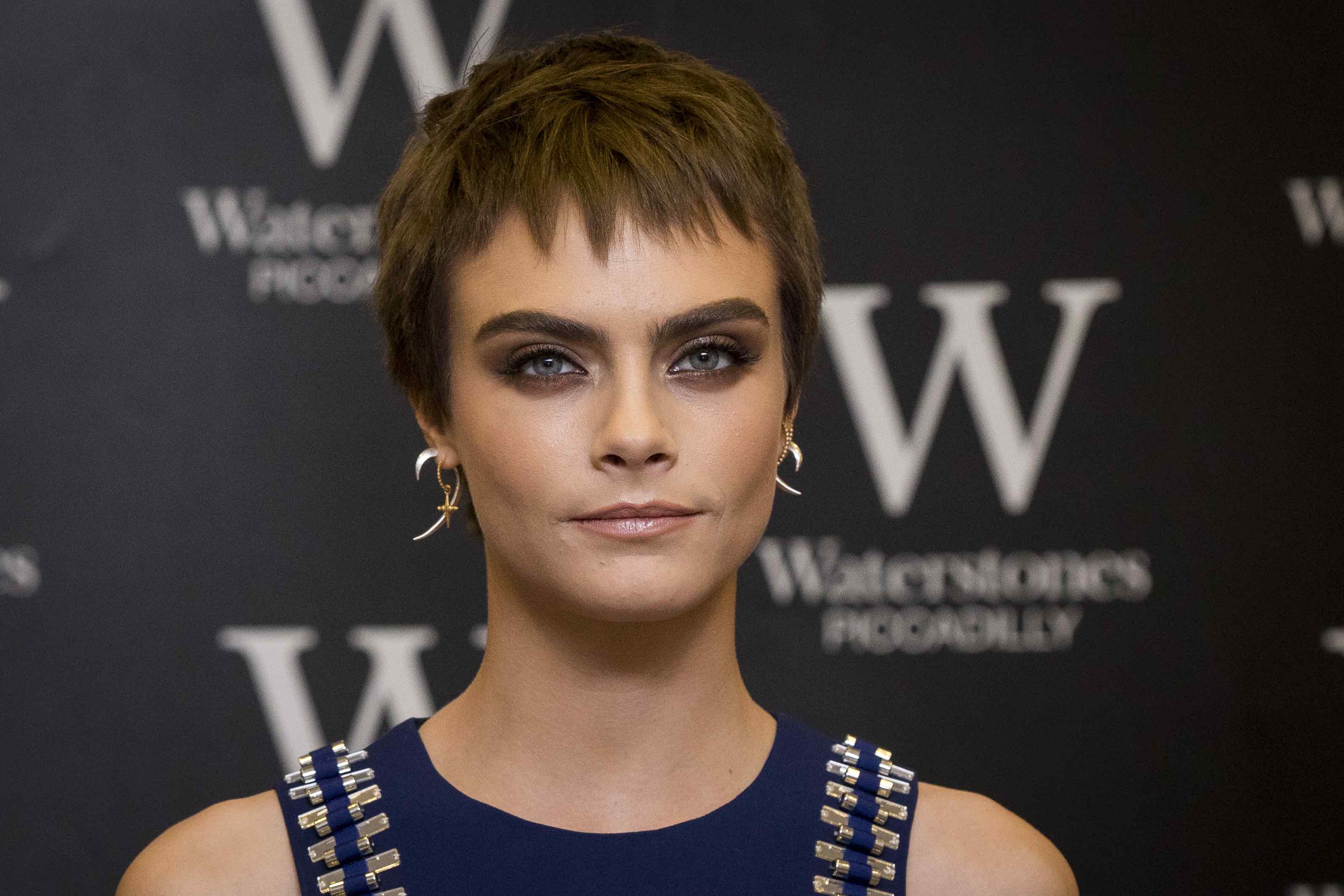 cara-delevingne-extrana-transformacion-en-la-oreja-destacada