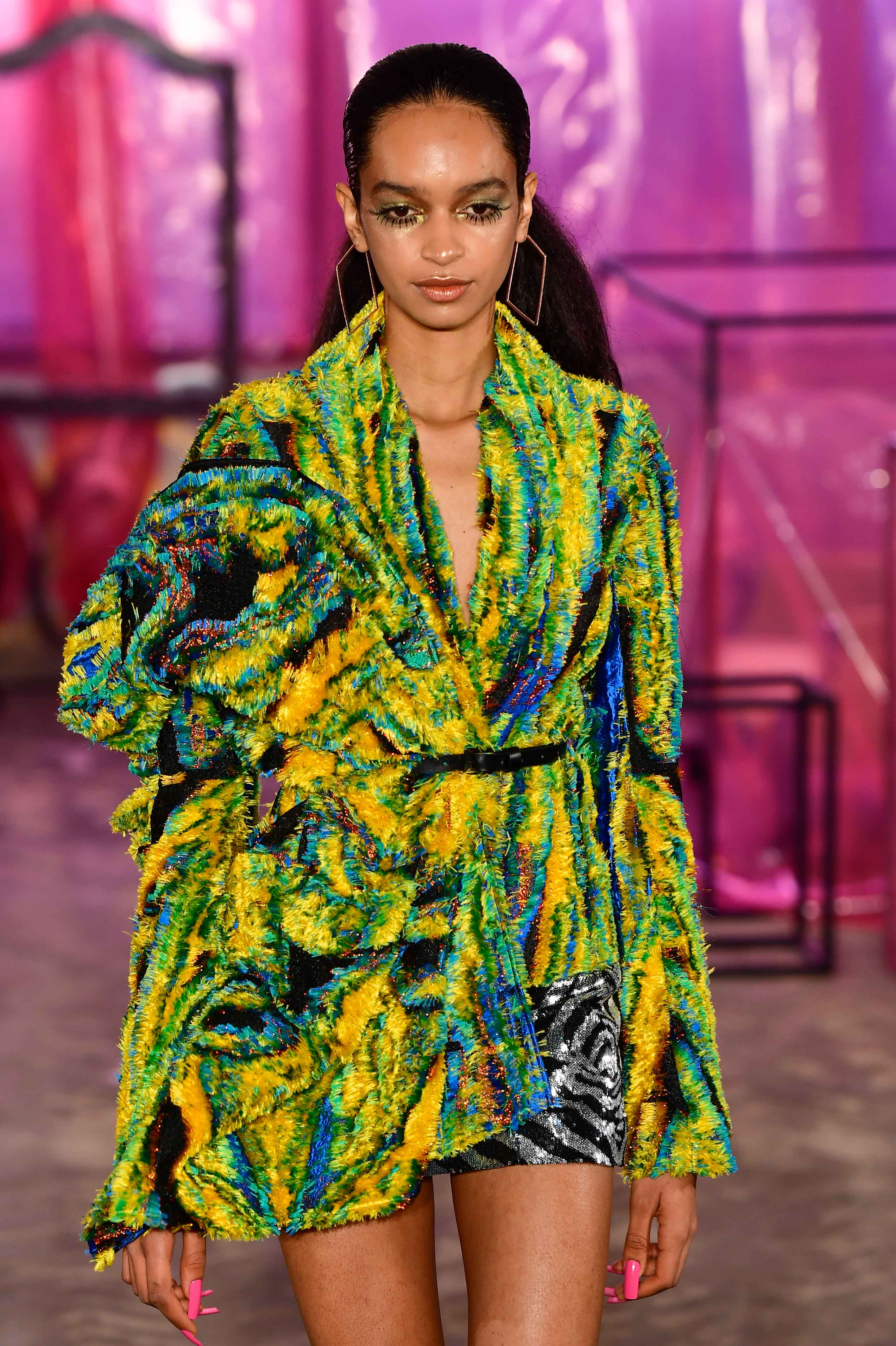 los-mejores-looks-de-belleza-las-pasarelas-otono-invierno-2018-halpern