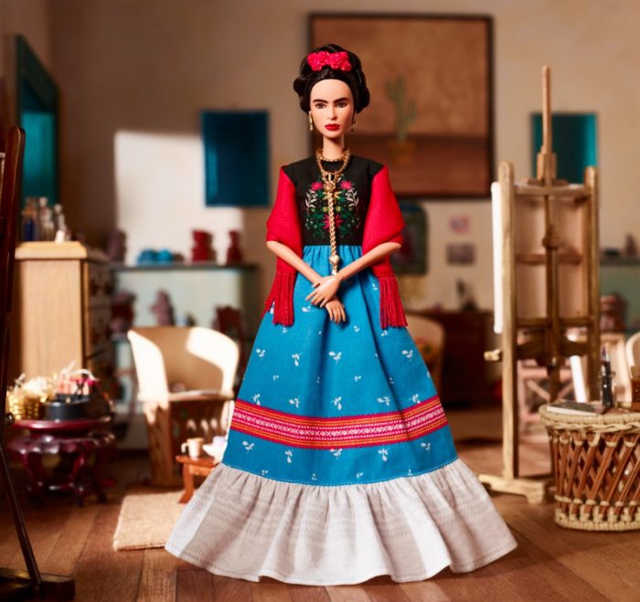 frida-kahlo-se-convierte-en-barbie-viva-mexico-1