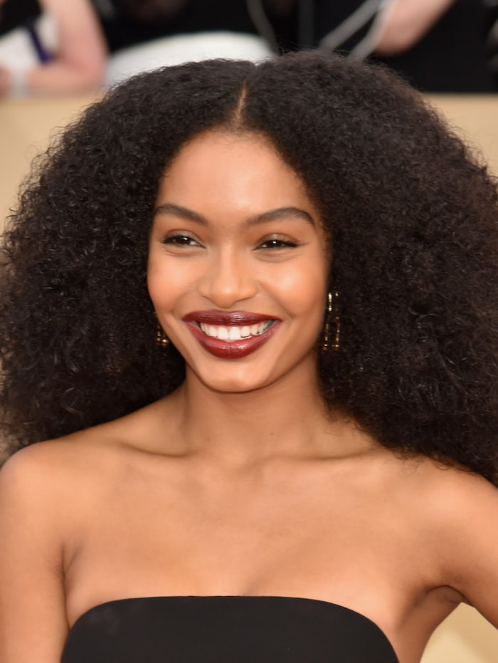 las-tendencias-belleza-cool-vimos-en-la-temporada-de-premios-yara-shahidi