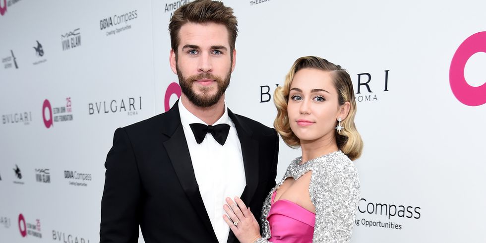 Miley Cyrus y Liam Hemsworth sorprenden en la alfombra roja de la fiesta de Elton John