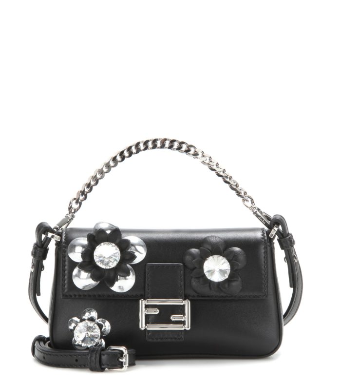 La micro bag es el bolso del momento y te decimos por qué