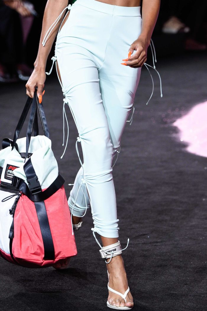 los-thong-heels-estan-de-vuelta-kim-kardashian-y-rihanna-ya-los-aprobaron-1