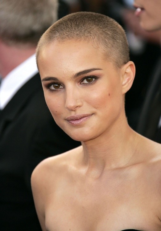 selena-gomez-se-rapo-y-dicta-la-nueva-tendencia-en-pelo-natalie-portman