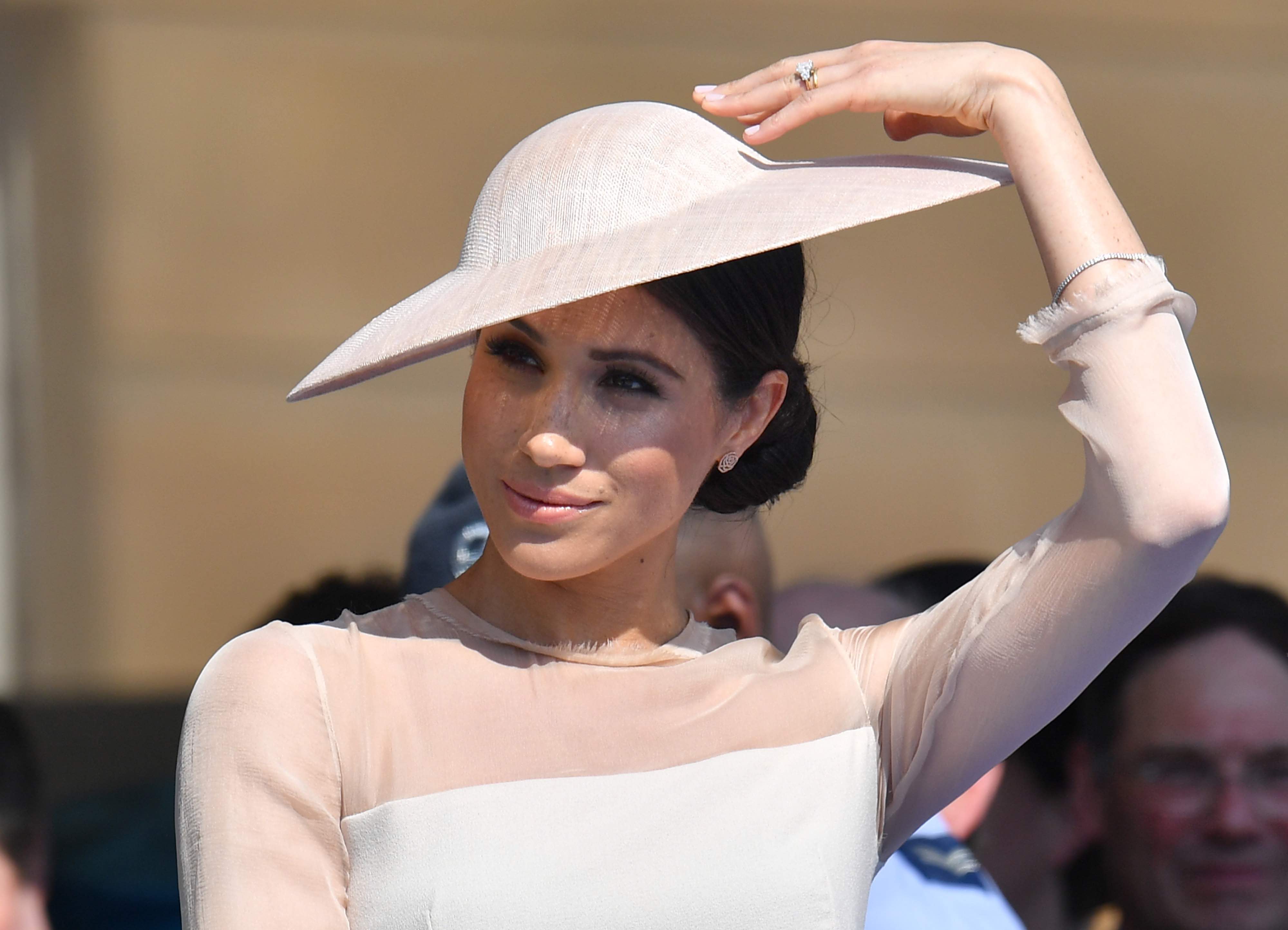 asi-lucio-meghan-markle-en-su-primer-evento-oficial-como-la-duquesa-de-sussex-destacada