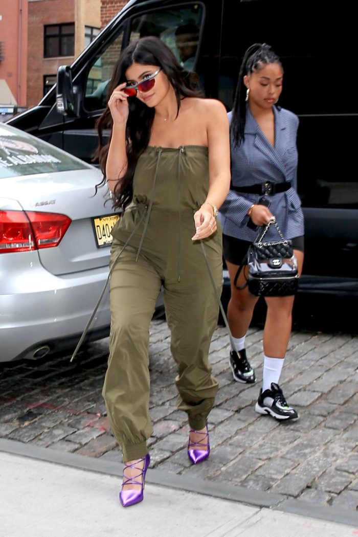 el-ultimo-look-de-kylie-jenner-es-perfecto-para-hacer-una-excursion-1