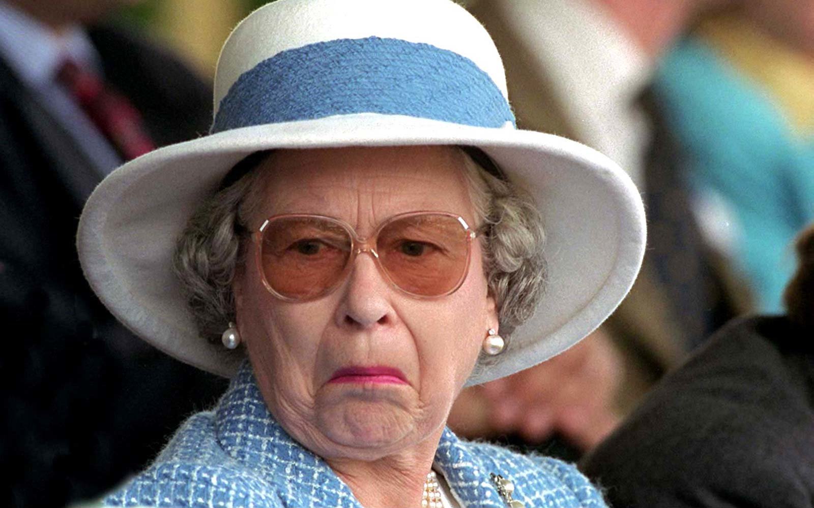 la-reina-elizabeth-ii-vera-el-vestido-de-meghan-markle-antes-que-nadie-destacada