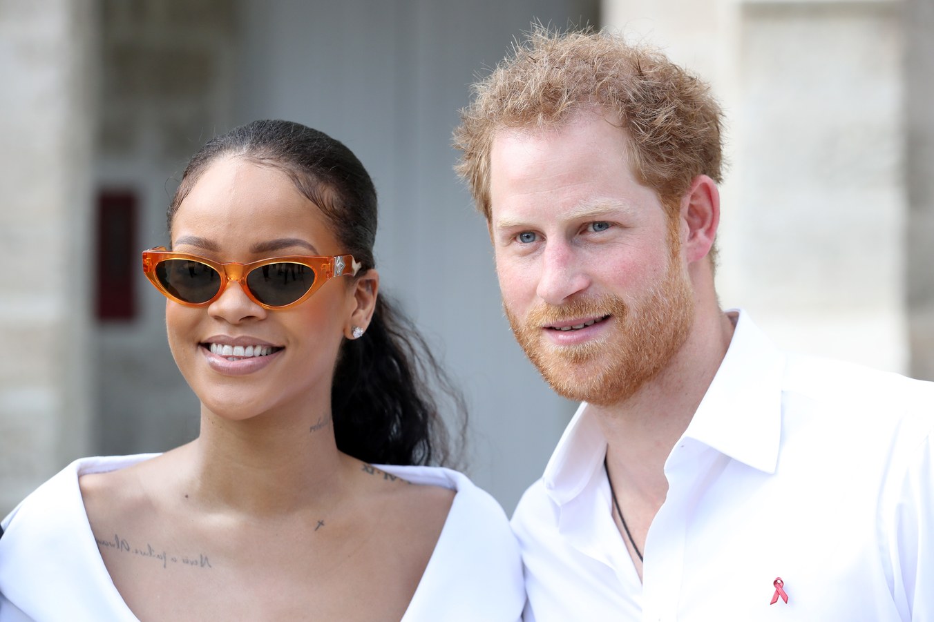 rihanna-no-esta-invitada-a-la-royal-wedding-y-ni-siquiera-tenia-idea-de-que-es-este-fin-destacada