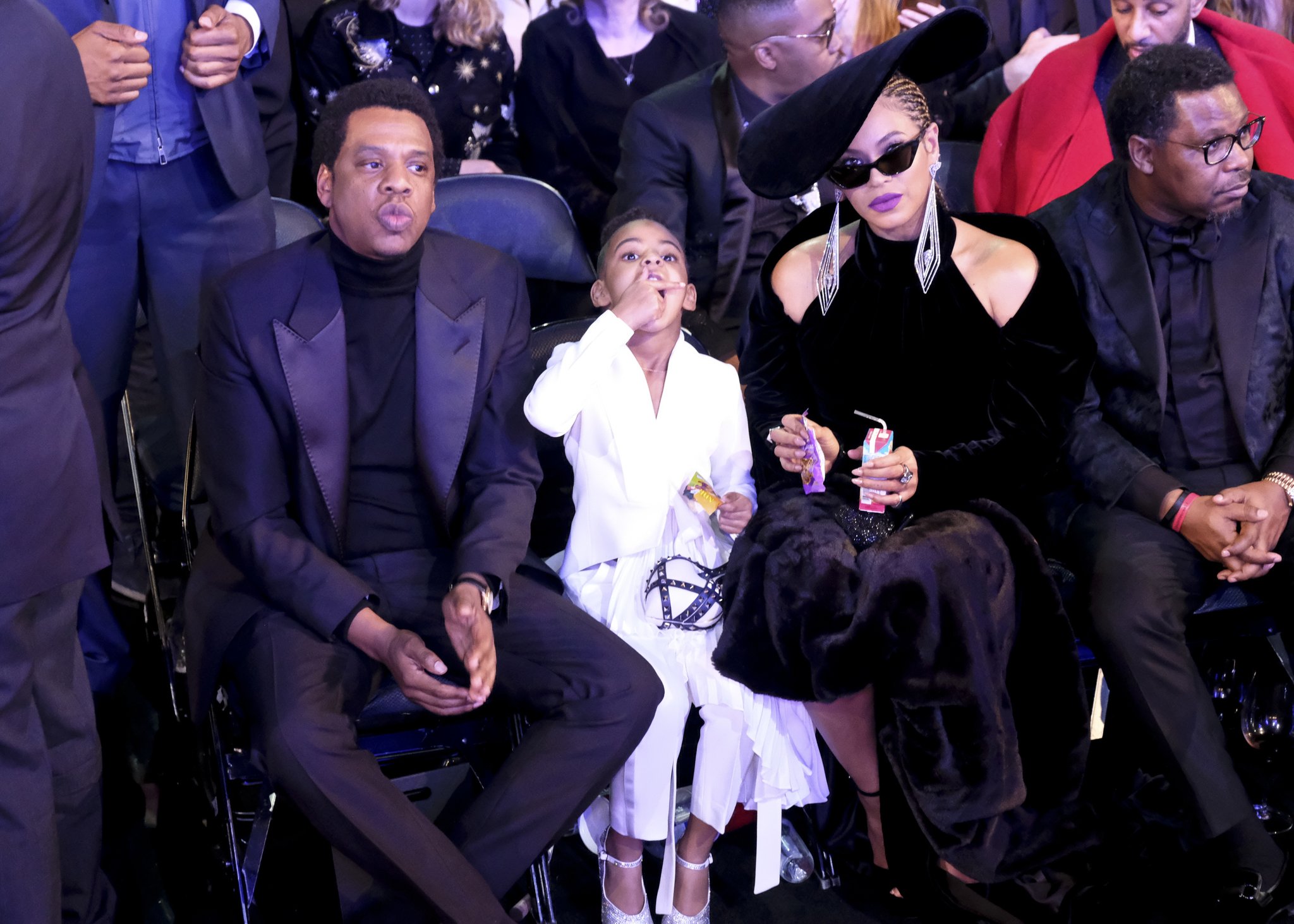 7-momentos-en-los-que-las-celebridades-consintieron-de-mas-a-sus-hijos-destacada